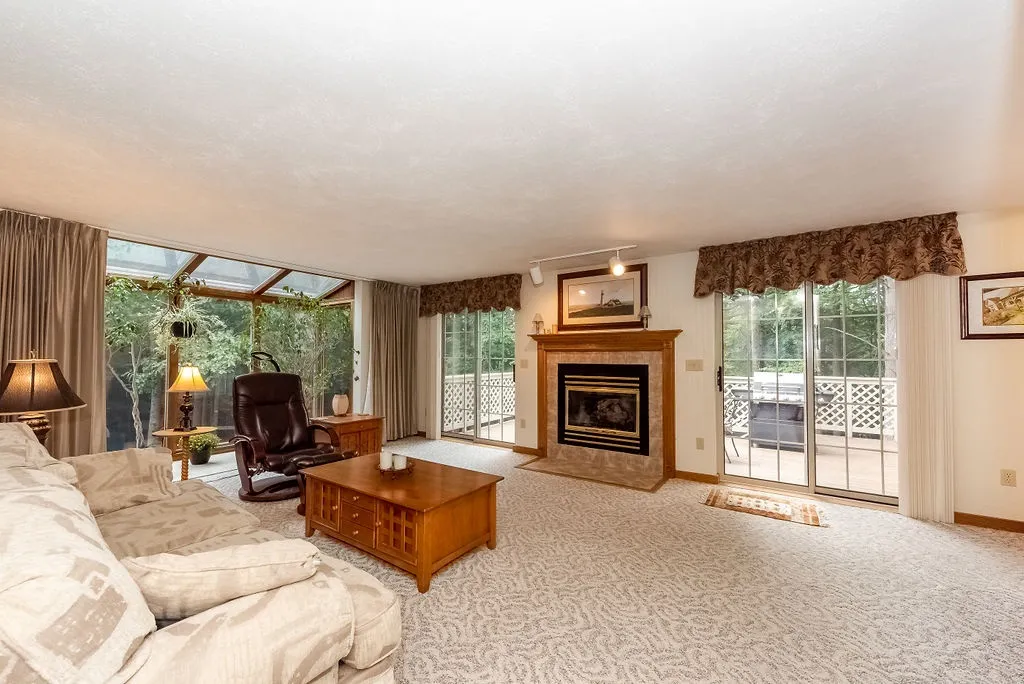 237 Pleasant Street Epping NH 03042
