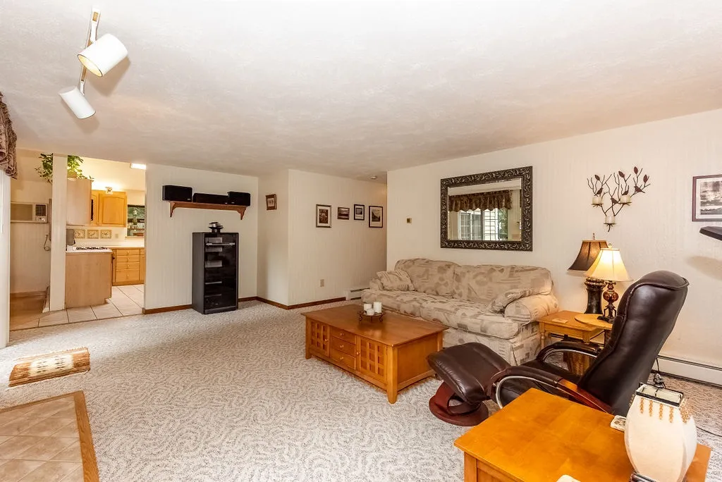 237 Pleasant Street Epping NH 03042