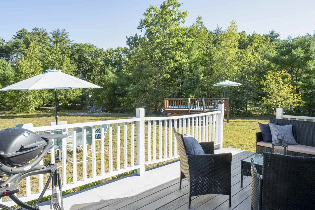 28 Peninsula Drive Epping NH 03042