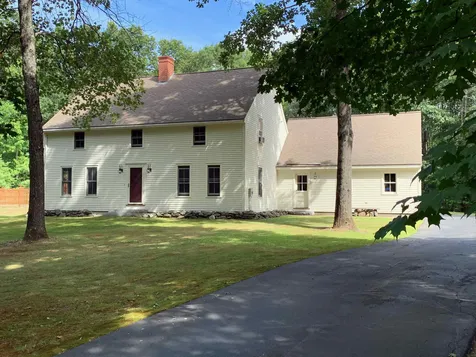 7 Hobbs Road Lee NH 03861