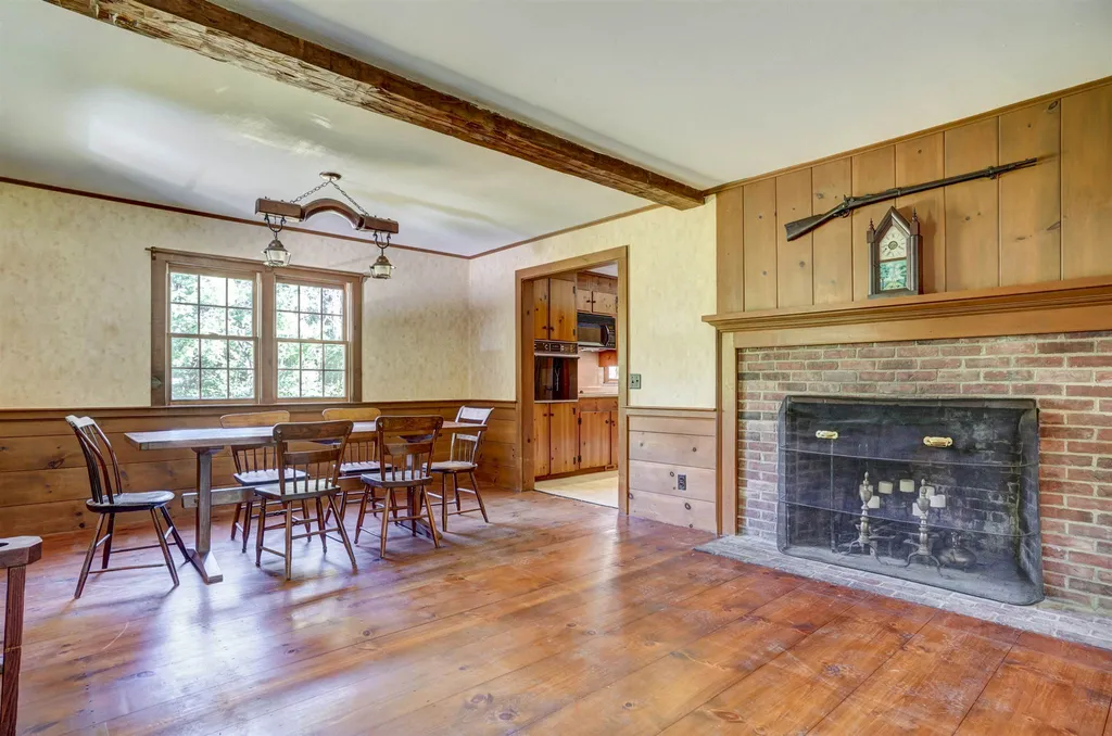 6 John Connor Road Weare NH 03281