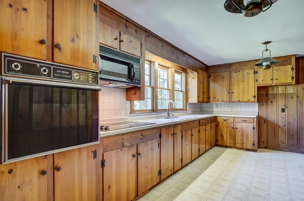 6 John Connor Road Weare NH 03281