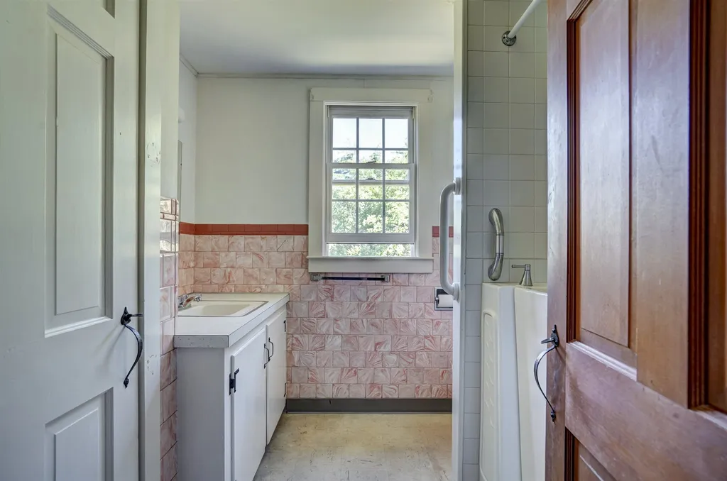6 John Connor Road Weare NH 03281