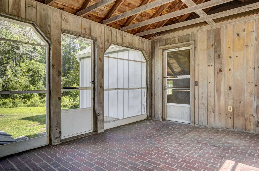 6 John Connor Road Weare NH 03281