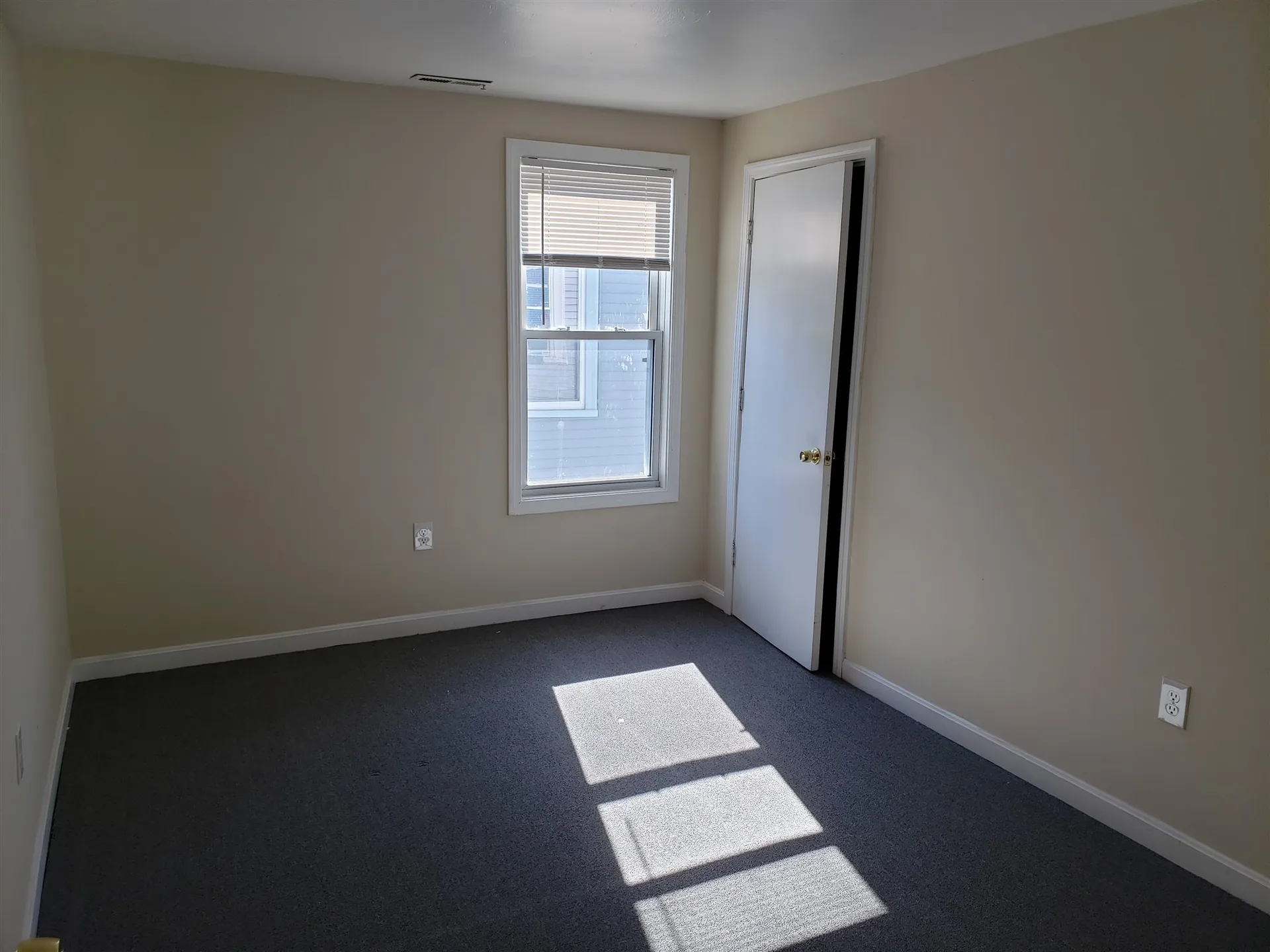 320 Douglas Street Manchester NH 03102