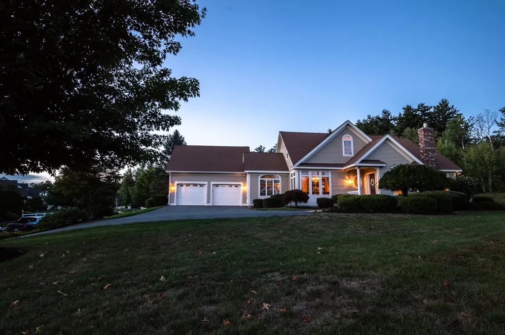 26 Hawkins Glen Drive Salem NH 03079