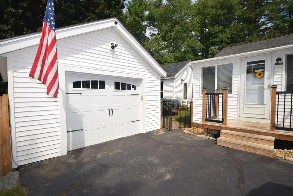 123 Chester Road Raymond NH 03077