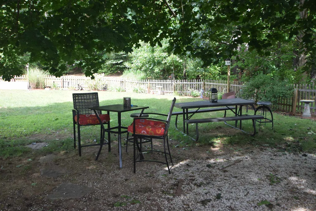 123 Chester Road Raymond NH 03077