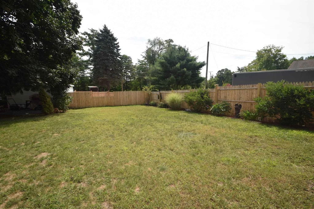 123 Chester Road Raymond NH 03077
