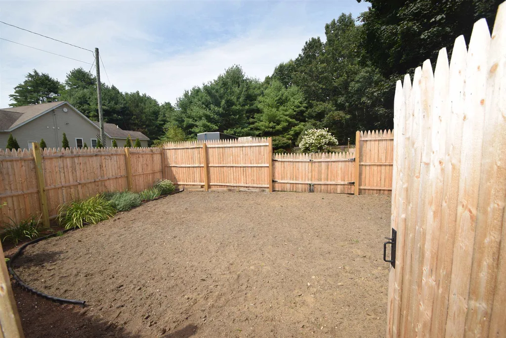 123 Chester Road Raymond NH 03077