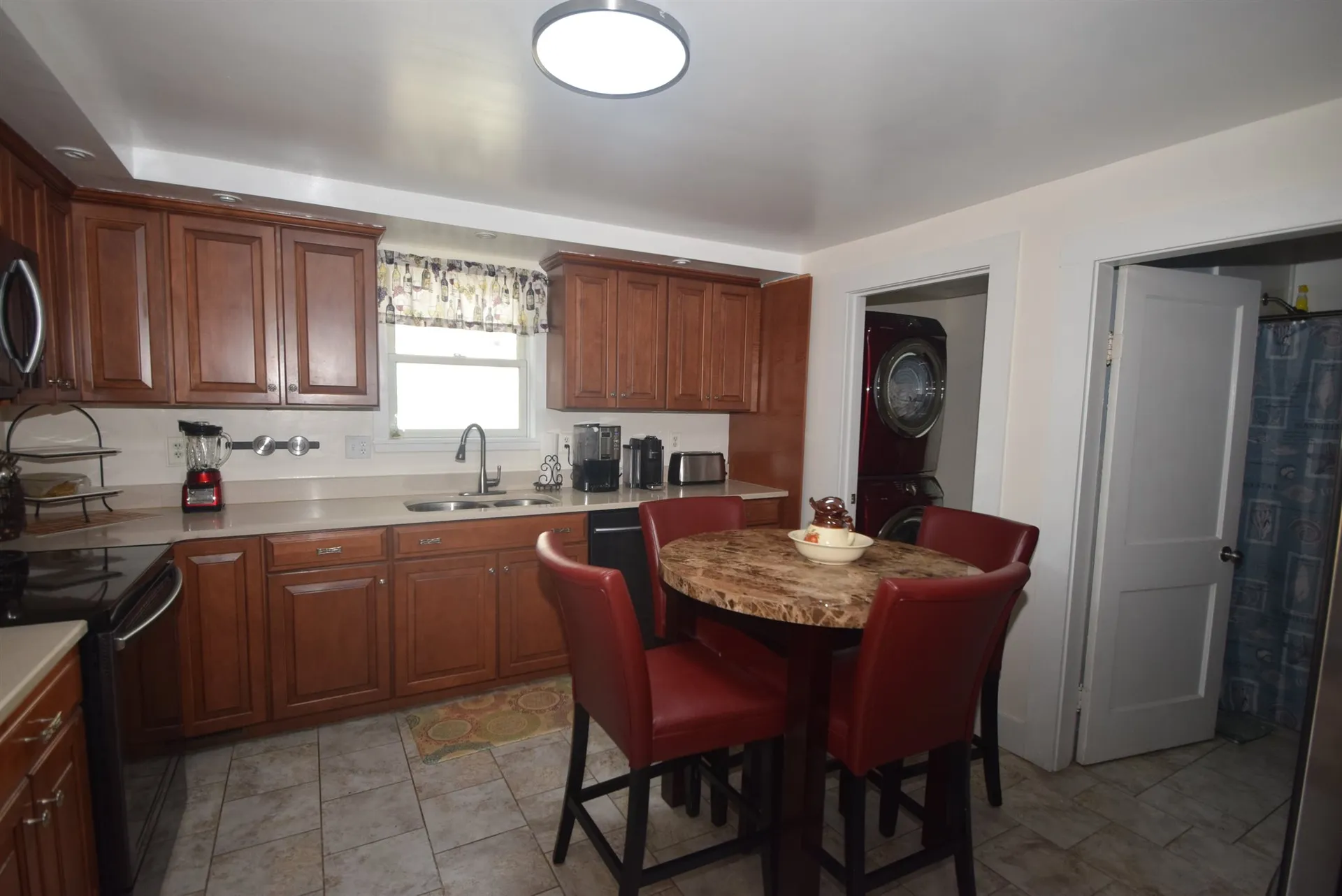 123 Chester Road Raymond NH 03077