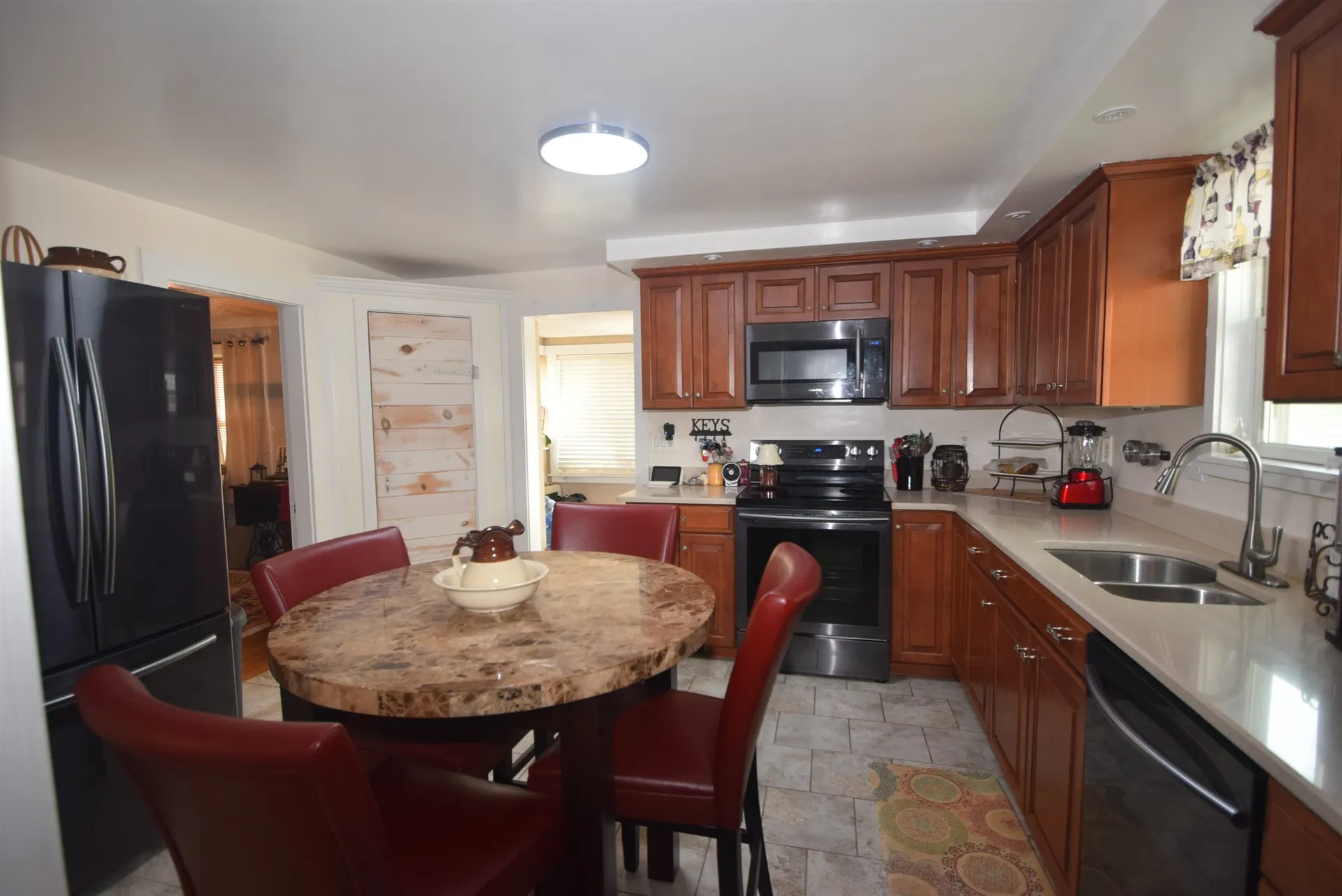 123 Chester Road Raymond NH 03077