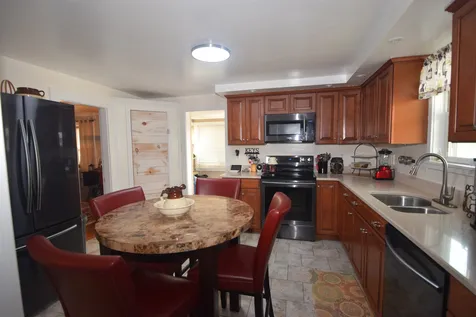 123 Chester Road Raymond NH 03077