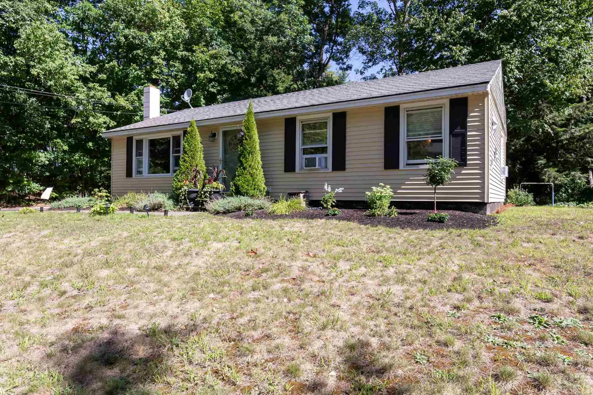8 Abbey Road Raymond NH 03077