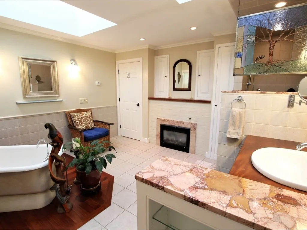 23 Appletree Point Lane Burlington VT 05408