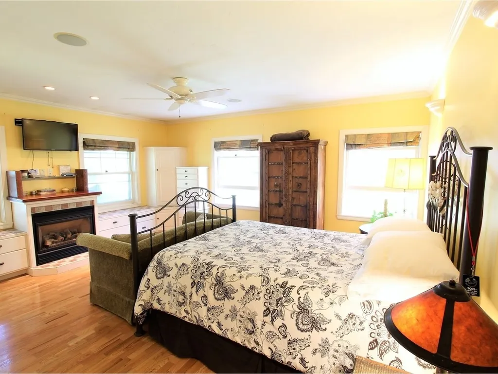 23 Appletree Point Lane Burlington VT 05408