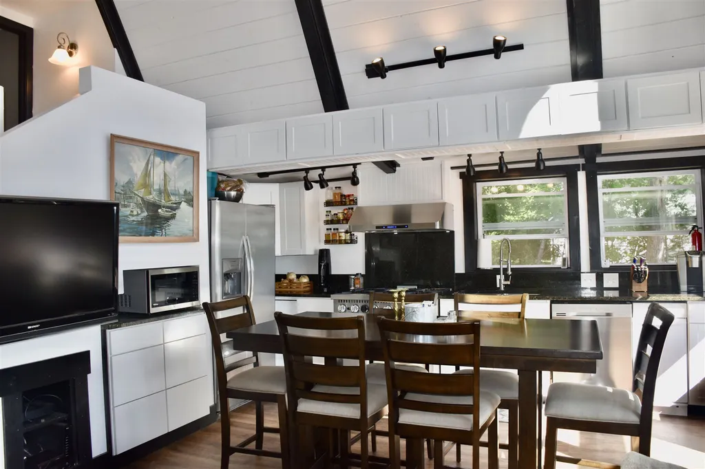 1780 Pelots Point Road North Hero VT 05474