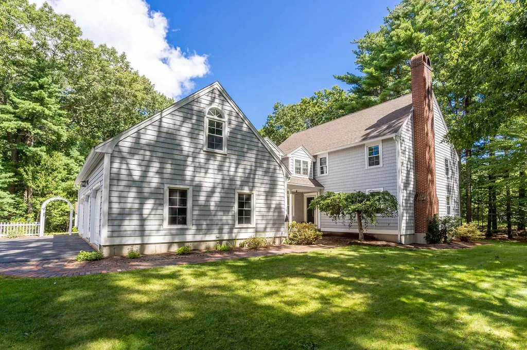 19 N Shore Road Hampton NH 03842