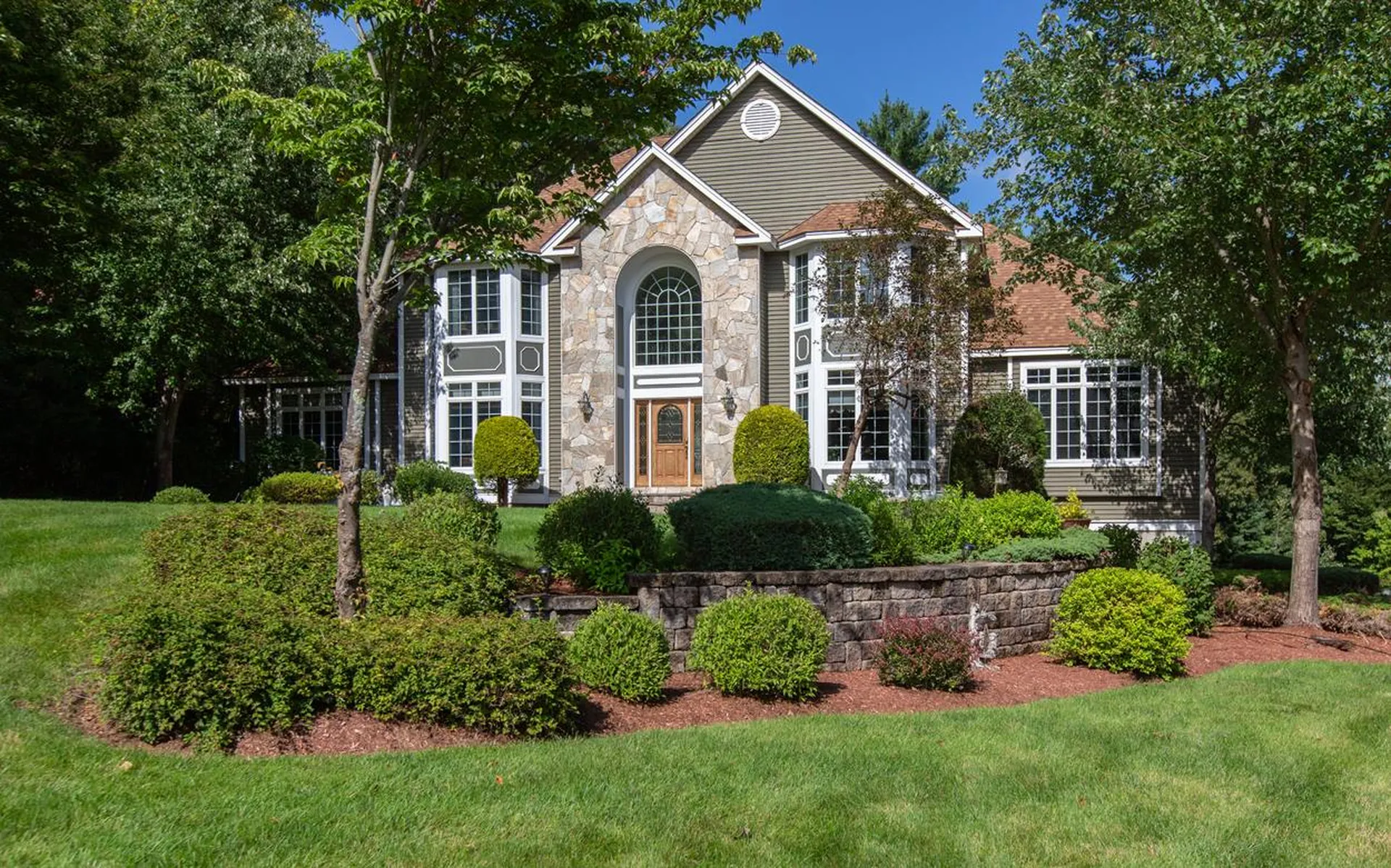 10 Paradise Lane Hudson NH 03051