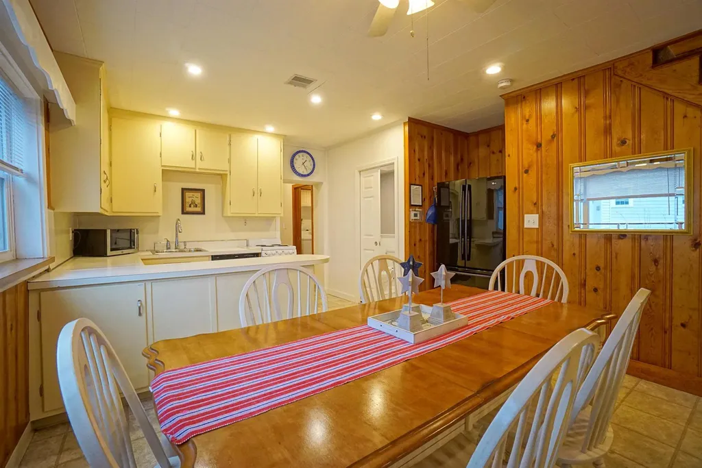 212 213 Bristol Street Seabrook NH 03874