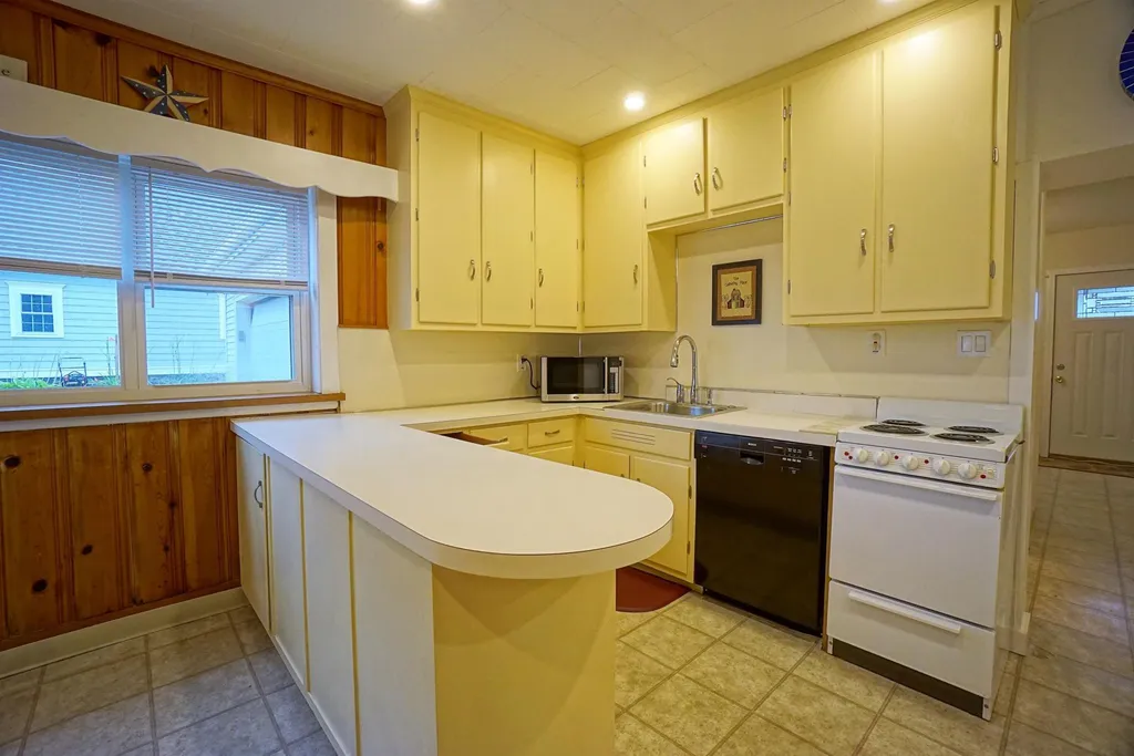 212 213 Bristol Street Seabrook NH 03874