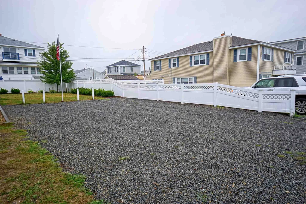 212 213 Bristol Street Seabrook NH 03874