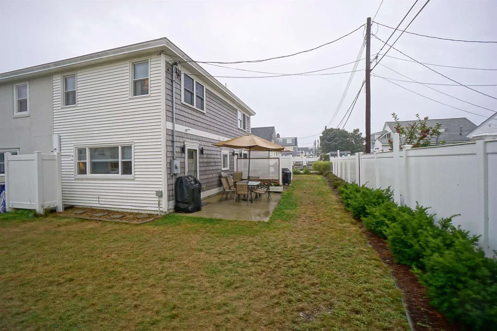 212 213 Bristol Street Seabrook NH 03874