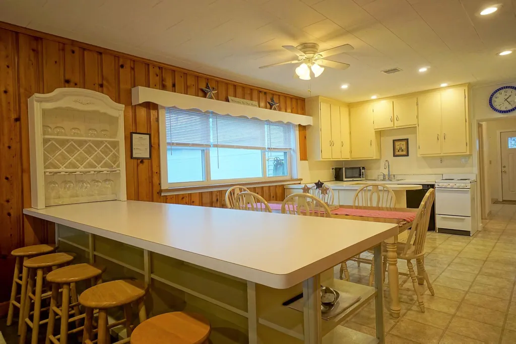 212 213 Bristol Street Seabrook NH 03874