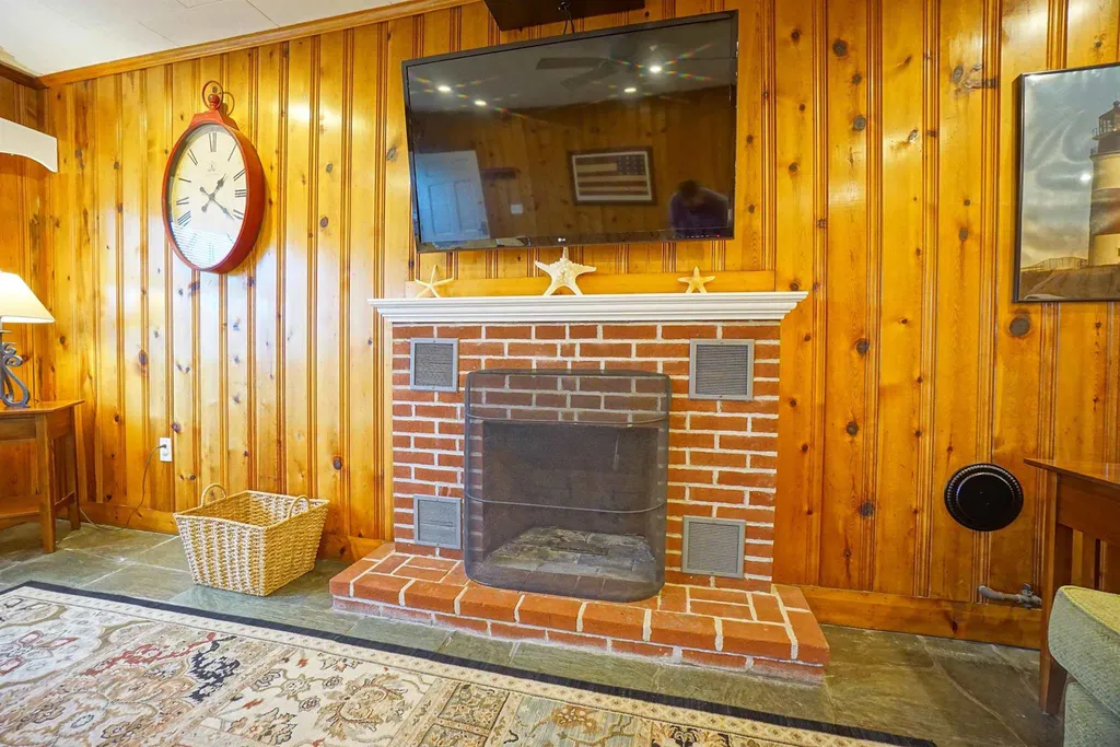 212 213 Bristol Street Seabrook NH 03874