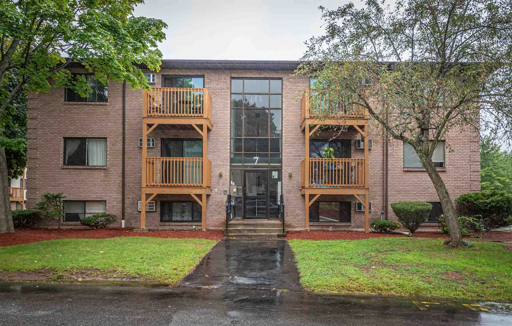 7 Lancelot Court Salem NH 03079
