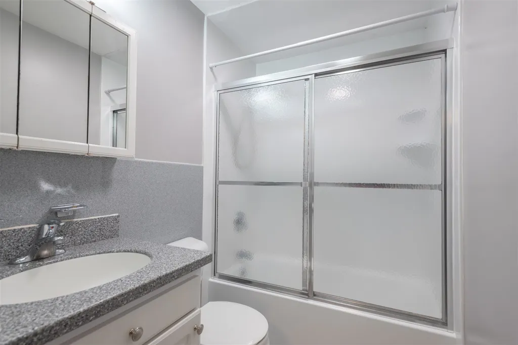 7 Lancelot Court Salem NH 03079