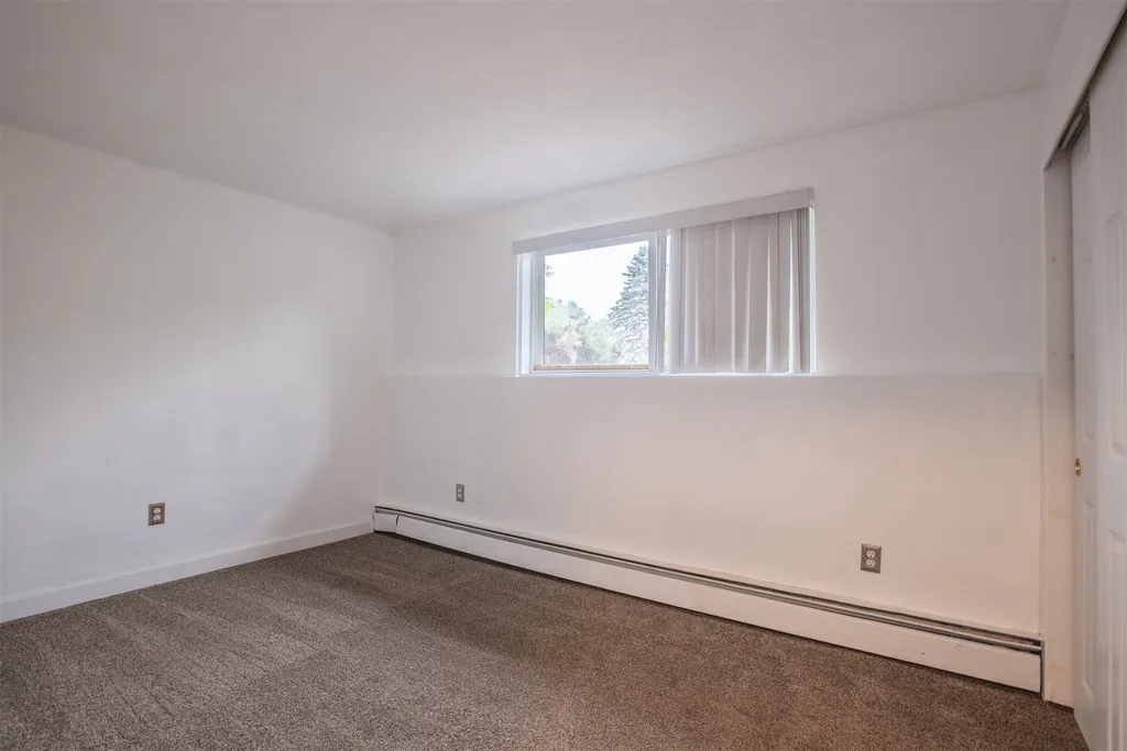 7 Lancelot Court Salem NH 03079