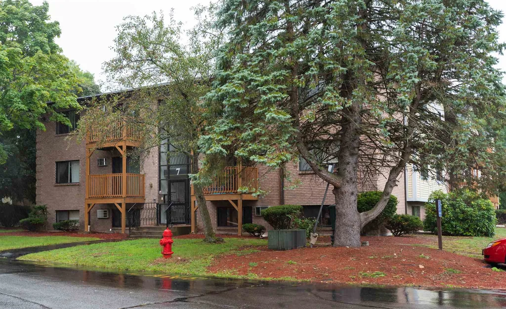 7 Lancelot Court Salem NH 03079