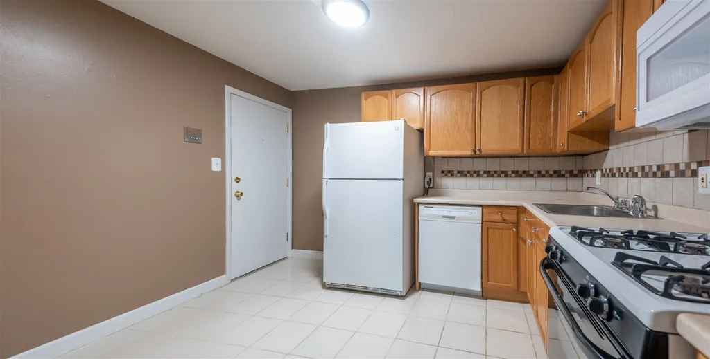 7 Lancelot Court Salem NH 03079