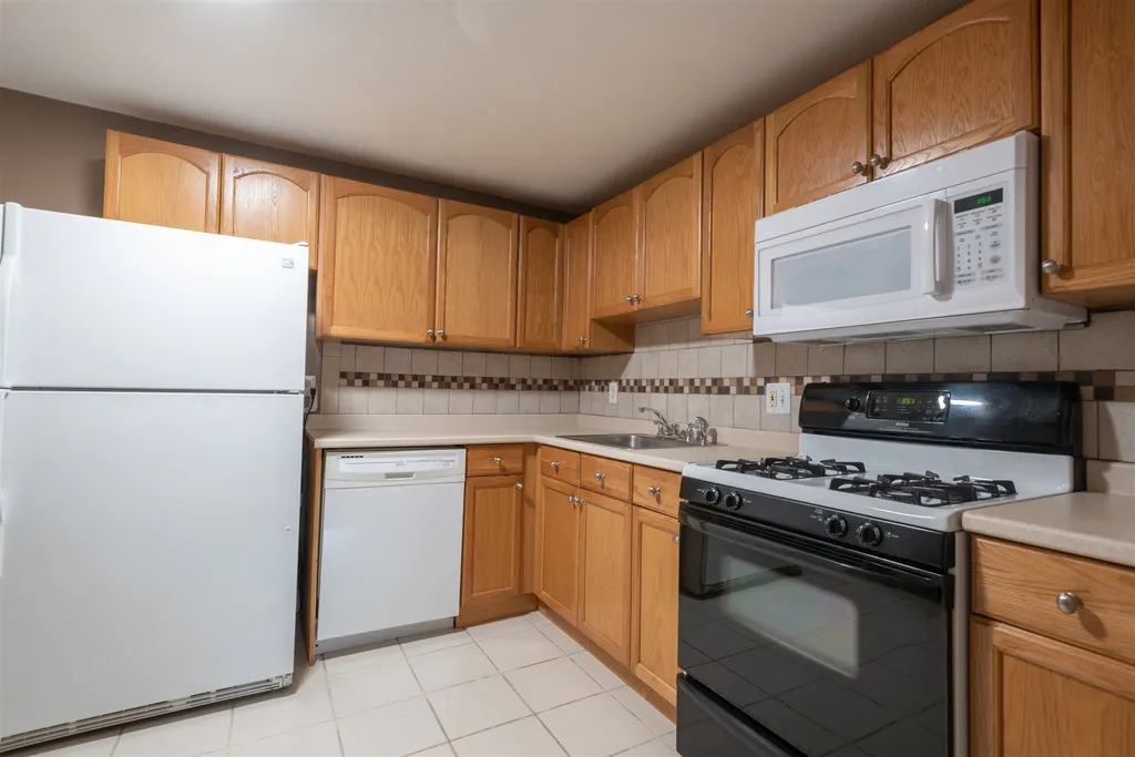 7 Lancelot Court Salem NH 03079