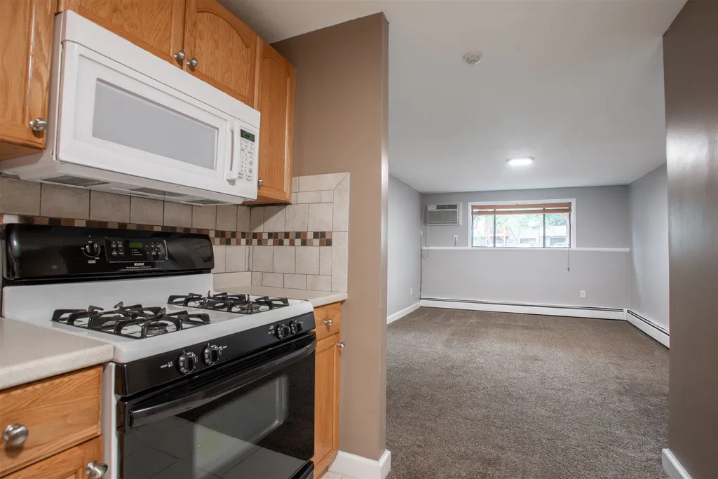 7 Lancelot Court Salem NH 03079