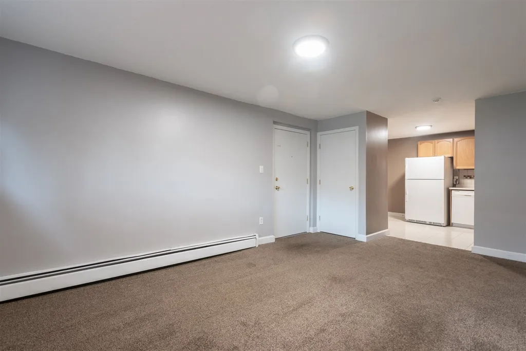 7 Lancelot Court Salem NH 03079