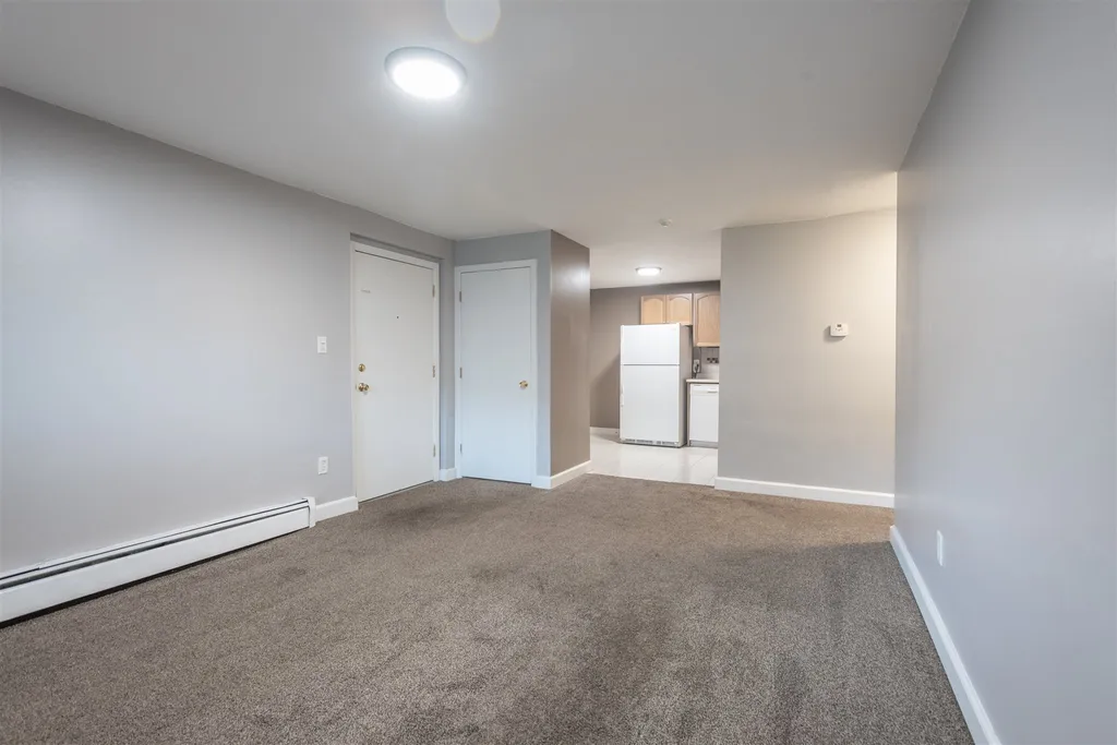 7 Lancelot Court Salem NH 03079