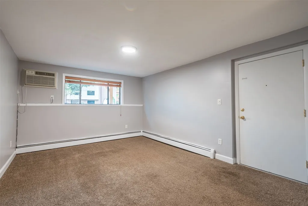 7 Lancelot Court Salem NH 03079