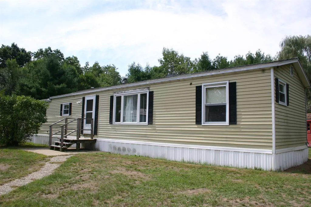 23 Shawn Avenue Nashua NH 03062