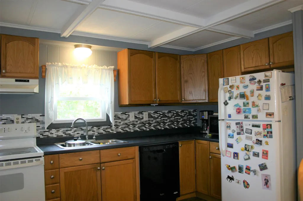 23 Shawn Avenue Nashua NH 03062