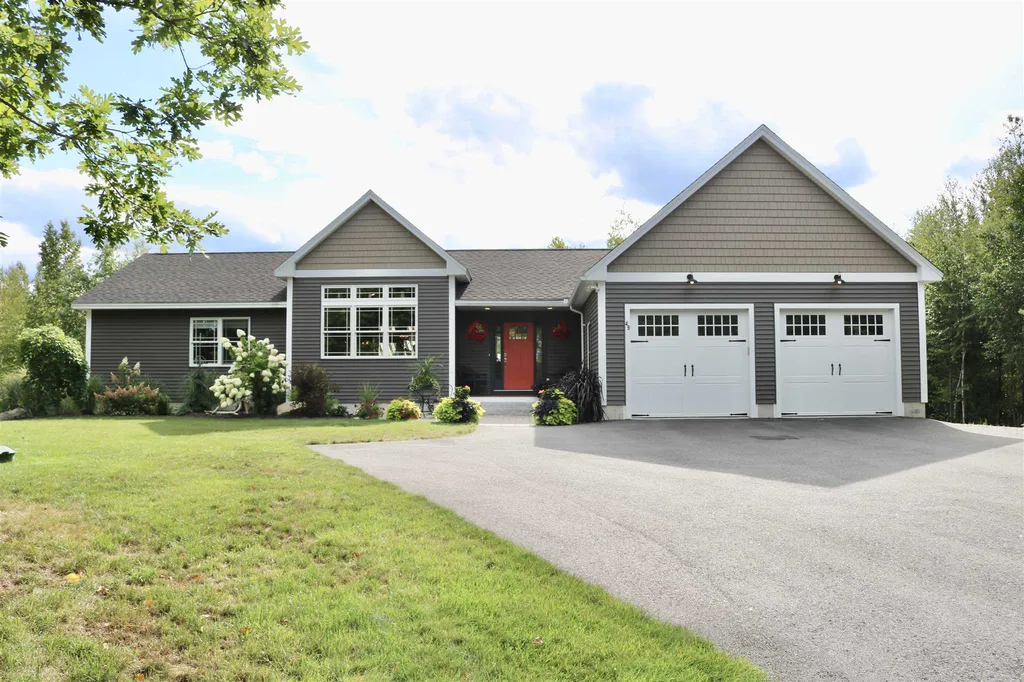 49 Apple Way Epping NH 03042
