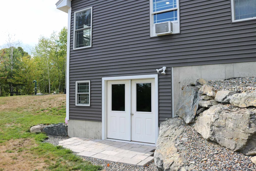 49 Apple Way Epping NH 03042