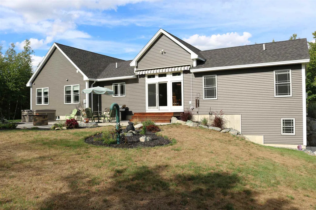 49 Apple Way Epping NH 03042