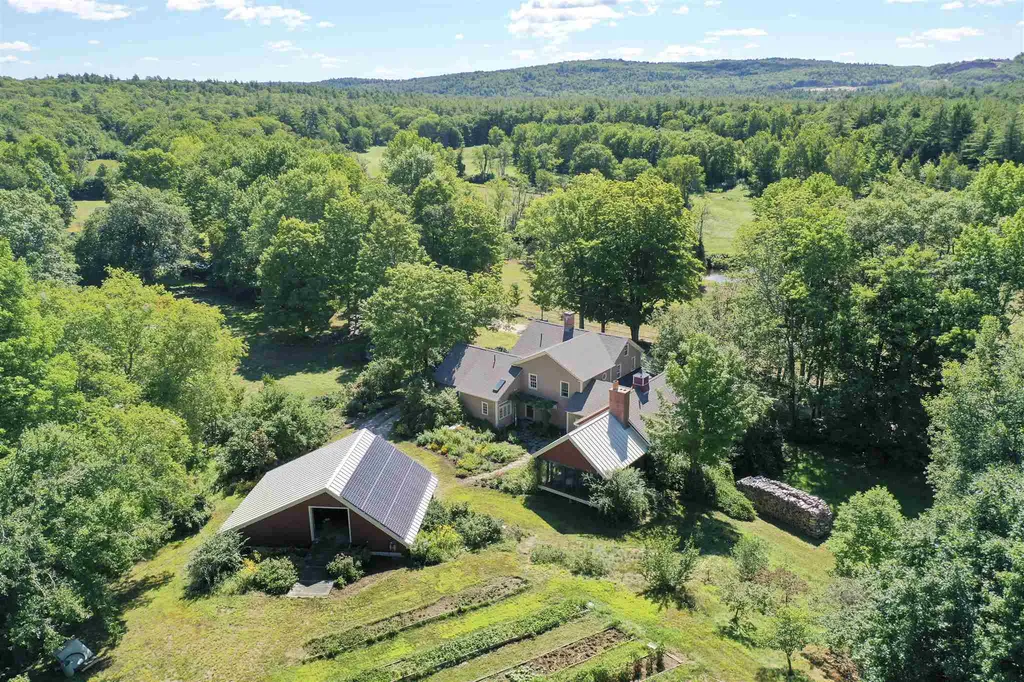 47 Peaslee Road Weare NH 03281