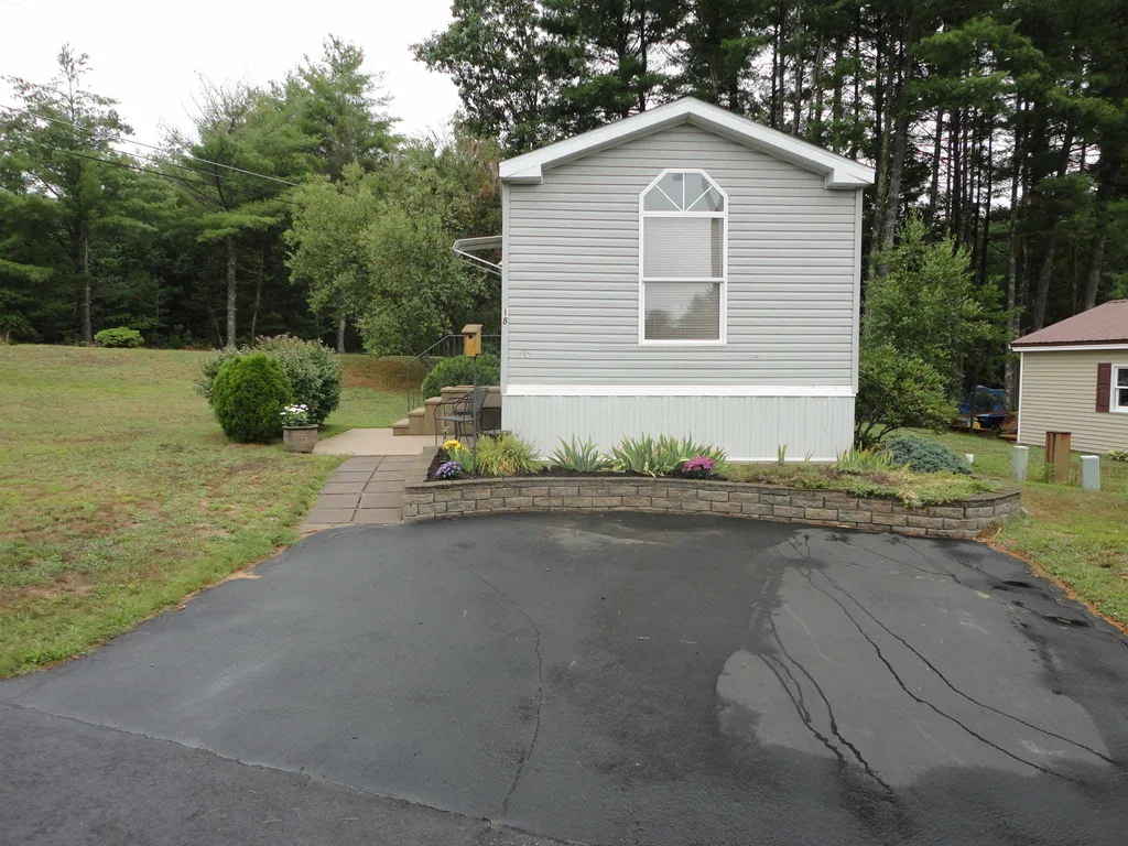 18 Lynn Lane Rochester NH 03867
