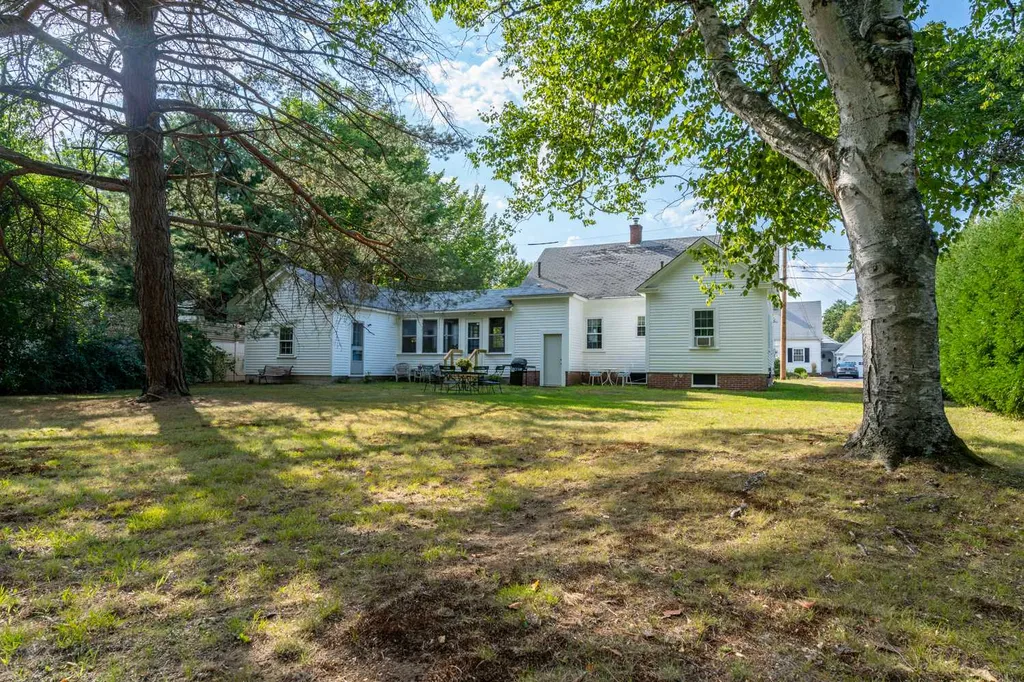 13 Dewey Street Rochester NH 03867