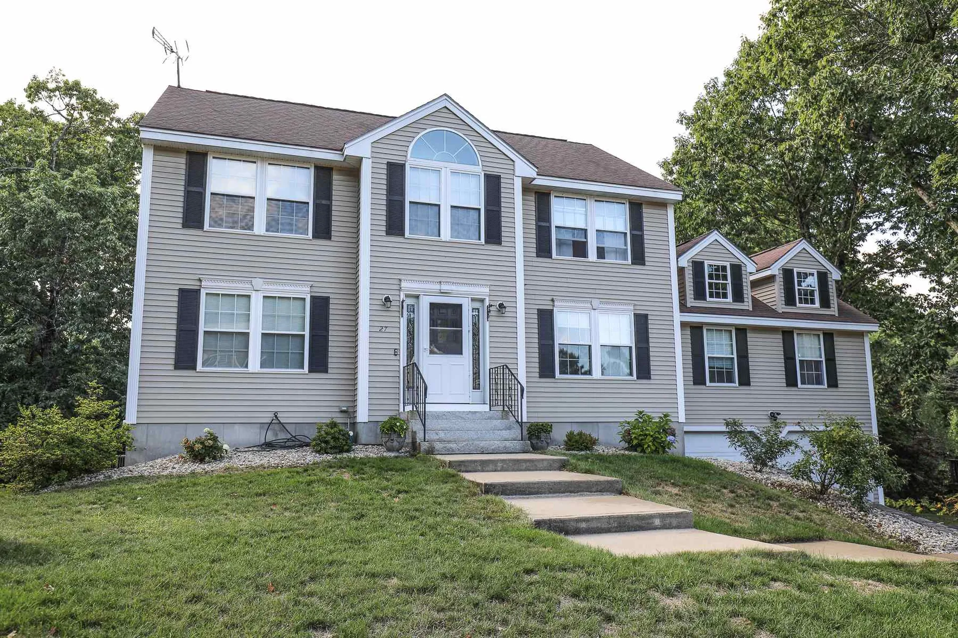 27 Cambridge Drive Merrimack NH 03054
