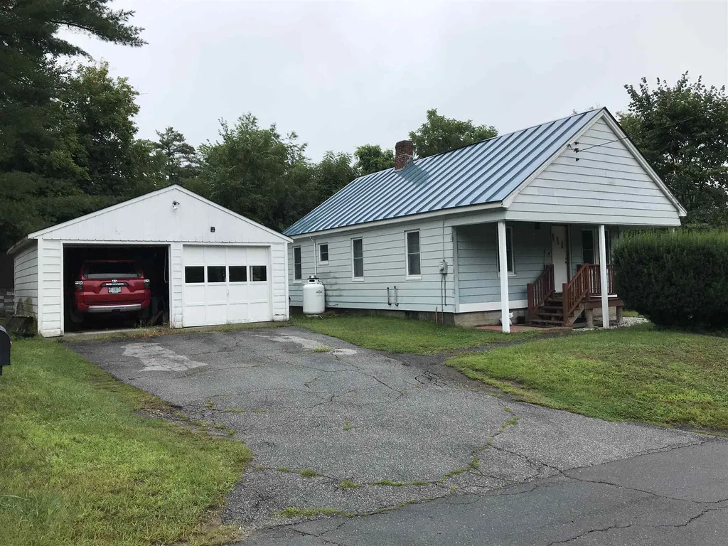 33 Davis Street Claremont NH 03743