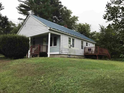 33 Davis Street Claremont NH 03743